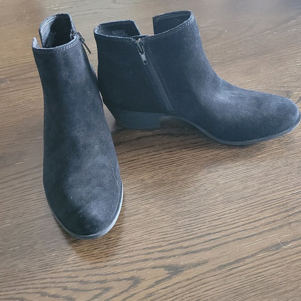 New with out tags Black Suede Lucky Brand Boots